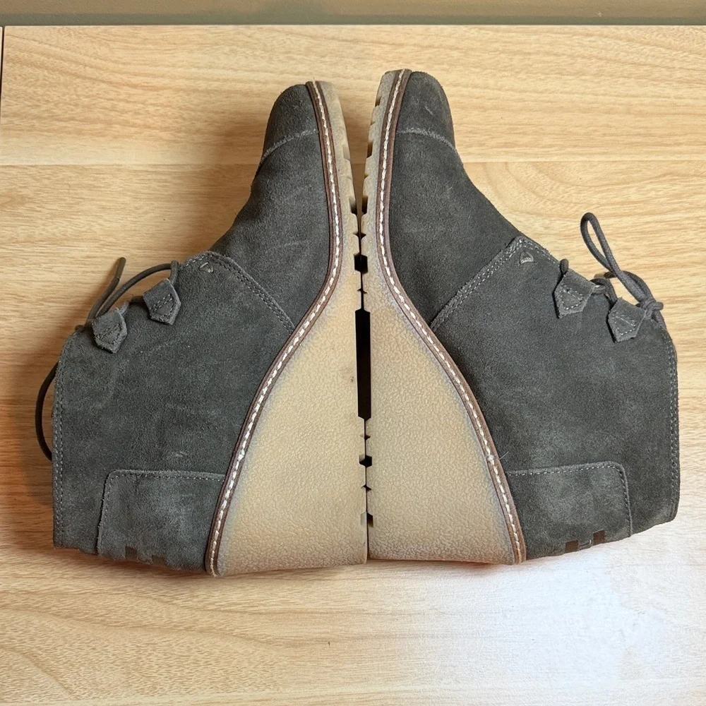 TOMS Desert Crepe Wedge Ankle Boots Tarmac Olive Suede Sz 8.5